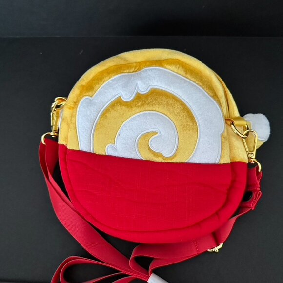 Disney Parks Munchlings Winnie The Pooh Crossbody Bag Honey Cake NEW - Picture 5 of 7